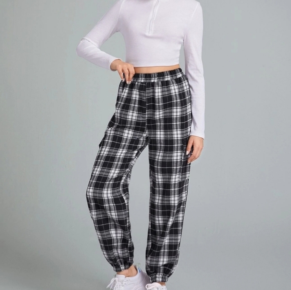 I. Am. Gia. Pants black and white. - Picture 1 of 8